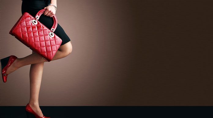 Mały, kobiecy sekretnik