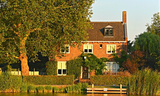 Mieszkanie w kamienicy a w bloku na osiedlu