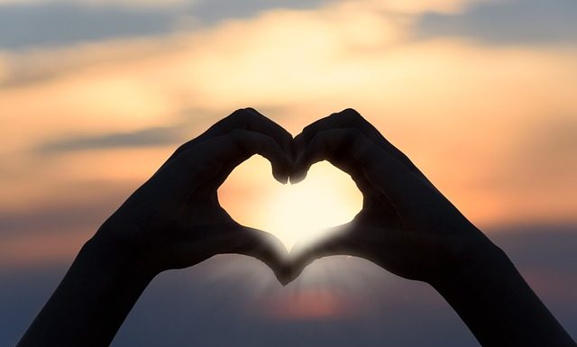 Kłucie serca – co oznacza? Kłucie serca - co oznacza?