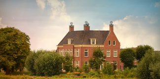 Pielęgnacja schodów drewnianych