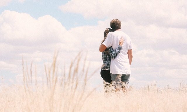 Tłusta cera – jaki makijaż wybrać?