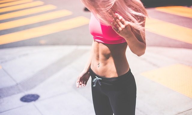 Moda na nią należy spoglądać z dystansem Moda na nią należy spoglądać z dystansem