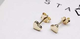 Kolczyki celebrytki – modne rozwiązanie biżuteryjne