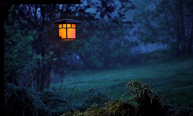 Jaki krawat do granatowego garnituru i białej koszuli na wesele? Jaki krawat do granatowego garnituru i białej koszuli na wesele?