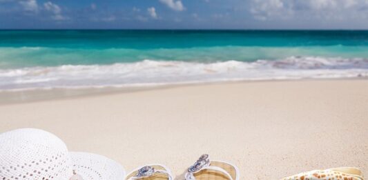 Czy trzeba mieć klapki na basen?