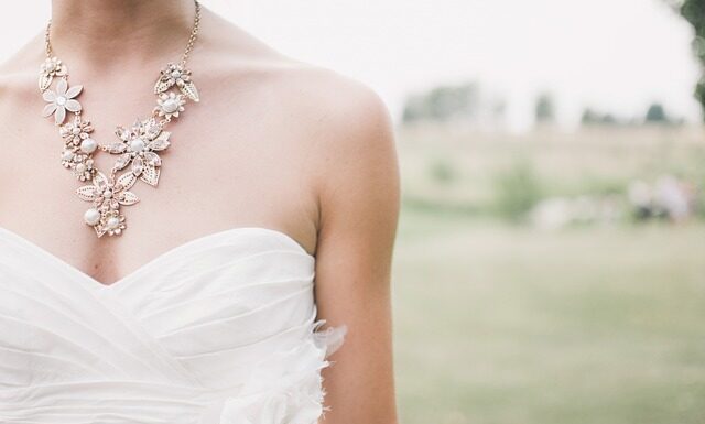 Jak wyczyścić biżuterię ze srebra?