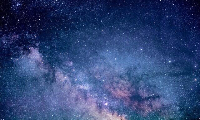 Czy można iść w jasnym garniturze na wesele? Czy można iść w jasnym garniturze na wesele?