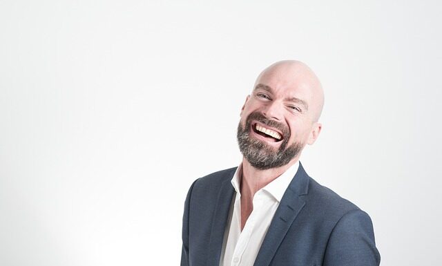 Jak nosić chustę do sukienki?