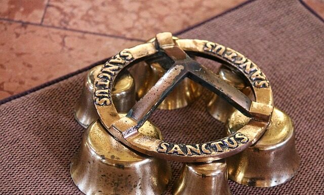 Jak się nosić opaskę na gumce? Jak się nosić opaskę na gumce?