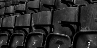 Czy numeruje się stół państwa młodych?