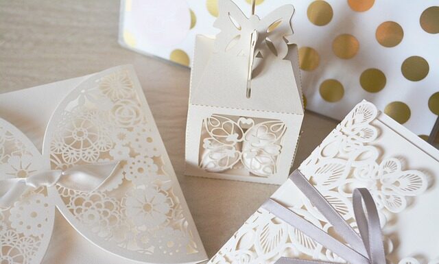 Kto płaci za zaproszenia ślubne? Kto płaci za zaproszenia ślubne?