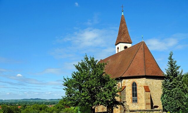 Po której stronie stoi pan młody w kościele? Po której stronie stoi pan młody w kościele?