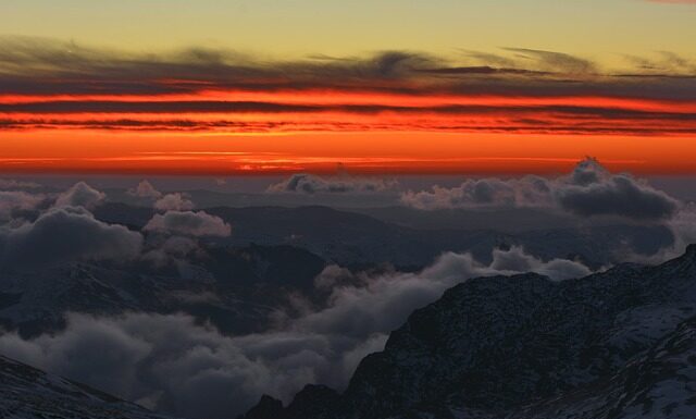 Jak zrobić ekspozytor na biżuterię?