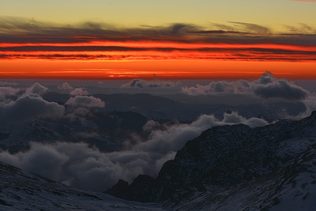 Jak zrobić ekspozytor na biżuterię? Jak zrobić ekspozytor na biżuterię?