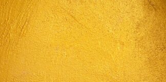 Co położyć na stare ściany?