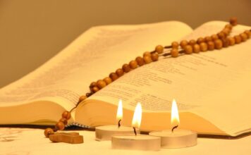 Co zrobić z różańcem po zmarłej osobie?
