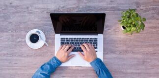 Jak się pisze dewocjonalia?