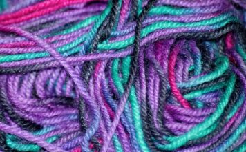 Jak zrobić breloczek z włóczki?