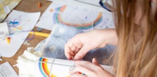 Czy rodzice powinni dać dziecku prezent na Komunię?