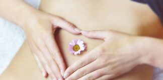 Jak ukryć duży brzuch na plaży?