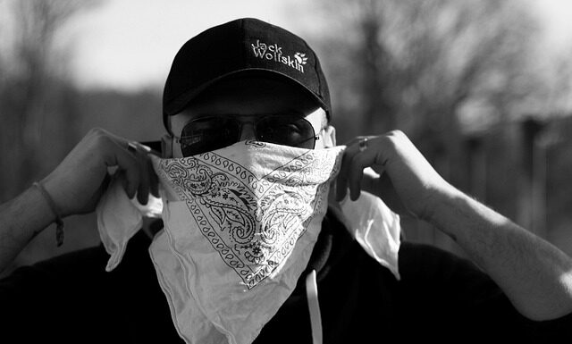 Co oznacza bandana na nadgarstku? Co oznacza bandana na nadgarstku?