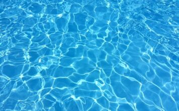 Czy na basen wchodzi się z ręcznikiem? Czy na basen wchodzi się z ręcznikiem?