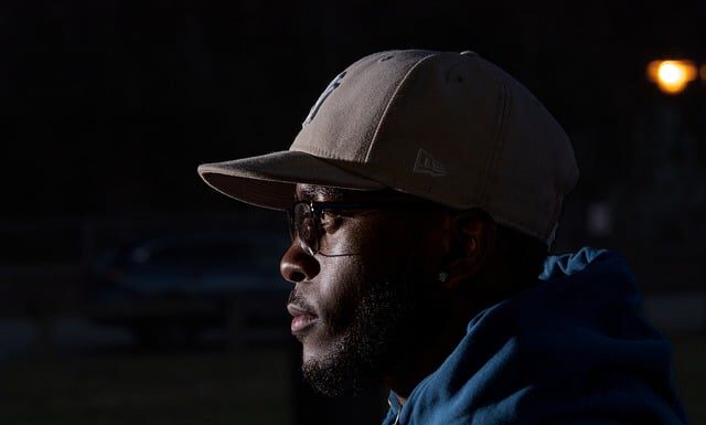 Jak wyprasować czapkę z daszkiem?