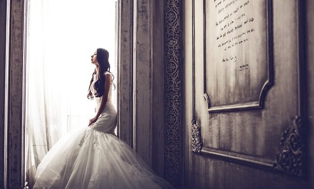 Kto powinien zapłacić za suknię ślubną? Kto powinien zapłacić za suknię ślubną?