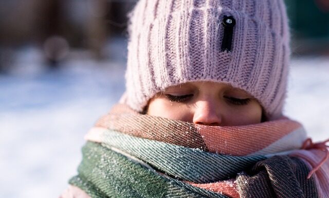 Jaki kolor szalika pasuje do czarnego płaszcza? Jaki kolor szalika pasuje do czarnego płaszcza?