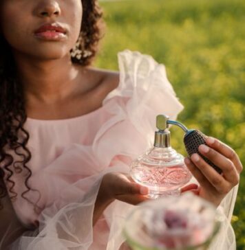 Trwałe zapachy dla kobiet – dlaczego perfumy arabskie zyskują tak dużą popularność? orientalne perfumy damskie